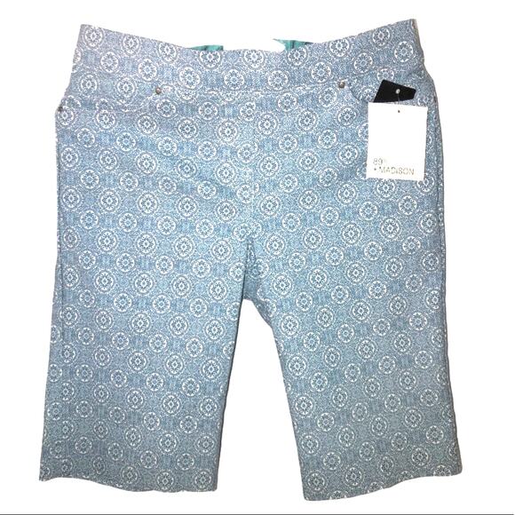 89th & Madison Medallion Print Blue Shorts size Small NEW - Picture 2 of 5